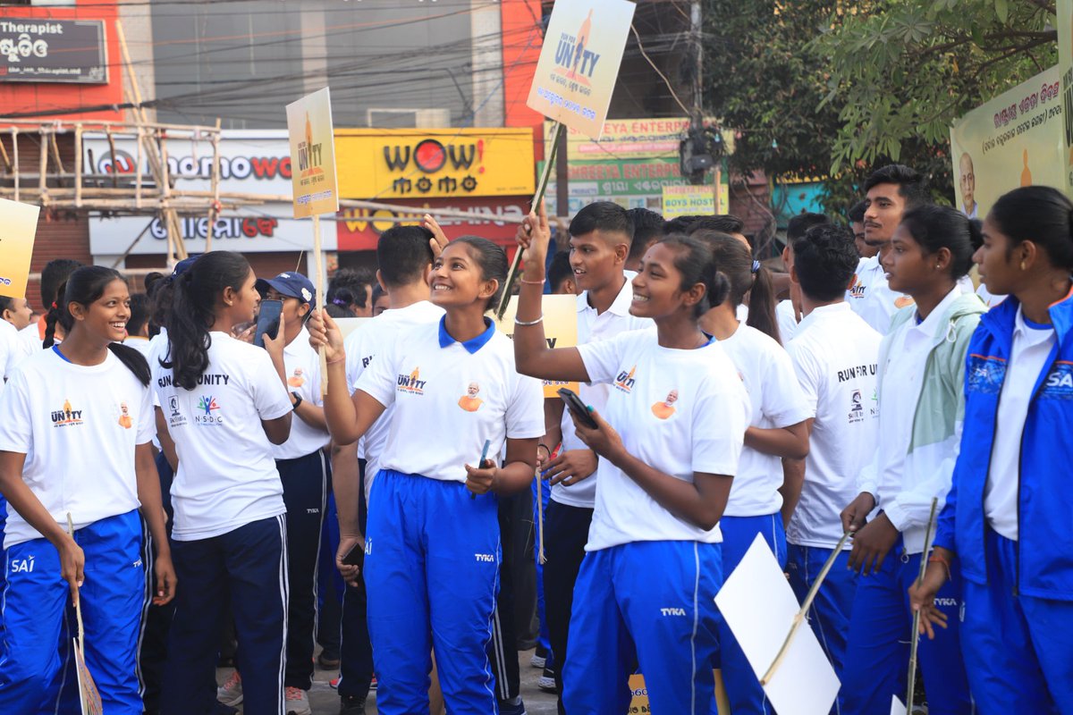 NSDCIndia's tweet image. National Unity Day is more than a date; it&apos;s a harmony of hearts creating a stronger nation. Today, as we unite, thousands become one, showcasing the true essence of &apos;Ek Bharat, Shreshtha Bharat.&apos; Let&apos;s savor this sweet harmony.   #NationalUnityDay #PledgeForUnity #RunForUnity