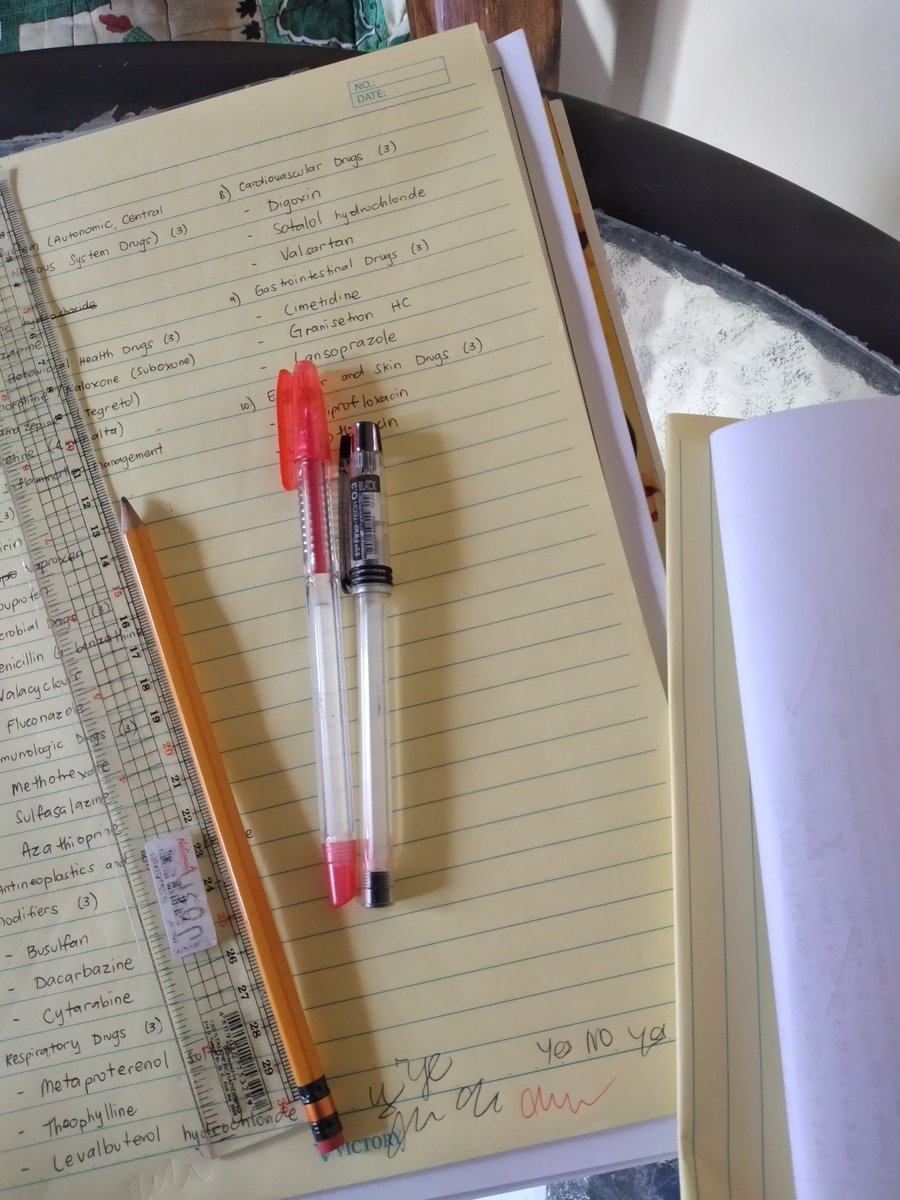 studnurzdiarie's tweet photo. who says long weekend??? work on ur backlogs girlie :< https://t.co/kWS1KqDPOR