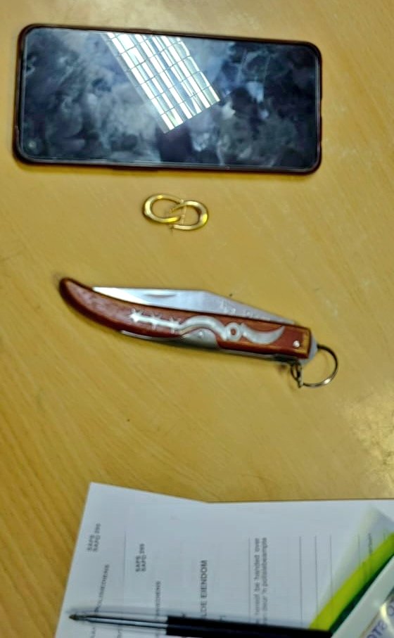 Whilst patrolling at Jeppe str, JHB #JMPD IIOC officers spotted a male being chased by a female. The officers gave chase & apprehended the male.

The victim notified the officers that she was robbed of her cellphone & earrings. 

The suspect was arrested for Common Robbery.