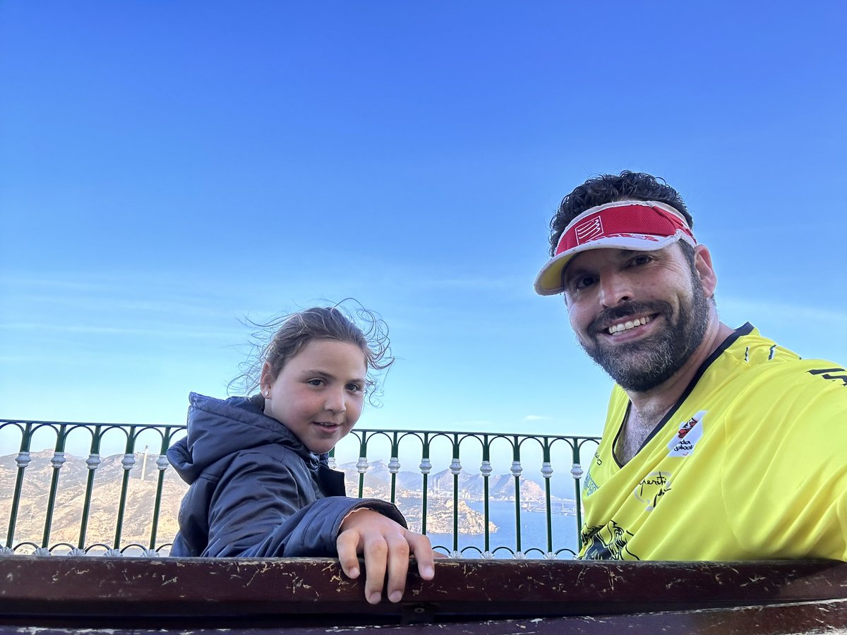 Hola hija. Hoy te toca a ti “leer” esto que te escribo. Sí, ya sé, debería hacerlo con pictos, pero tampoco los dominas mucho. Hace ya 9 años y medio que llegaste a nuestras vidas. Creo que jamás deseé algo tanto como ser padre. Y vaya, viniste por la puerta grande. Recuerdo el