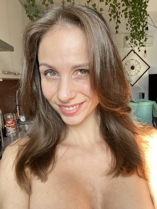 besten Start ins Wochenende &hearts;️ https://t.co/MCwfI9xqCc<a href="/tag/like"class="tags"><span>#like</span></a><a href="/tag/rt"class="tags"><span>#rt</span></a>