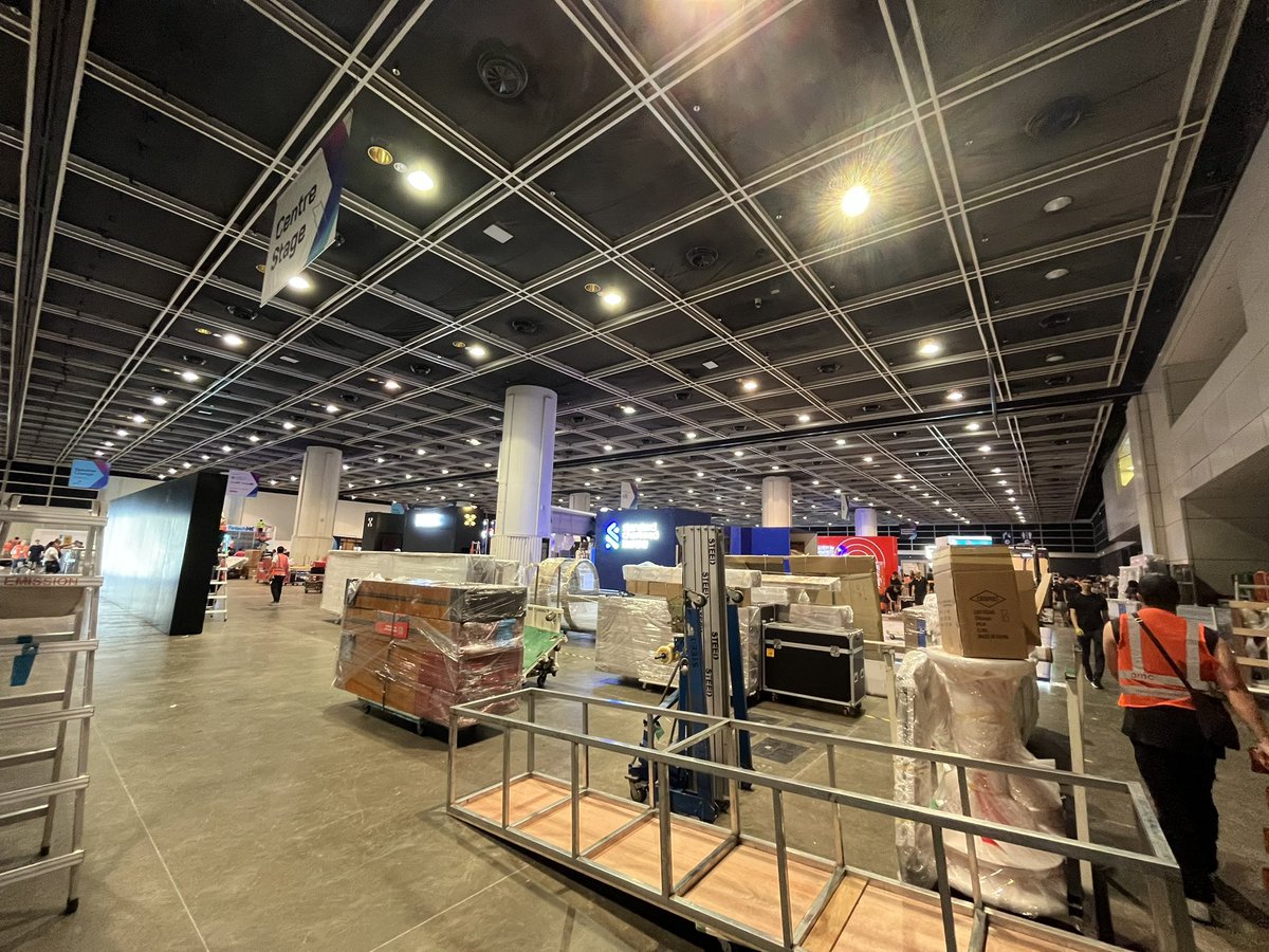 ArielChoii's tweet image. Construction day 👷🏻‍♀️
HashKey worker Ariel🙋🏻‍♀️
#HongKongFinTechWeek2023