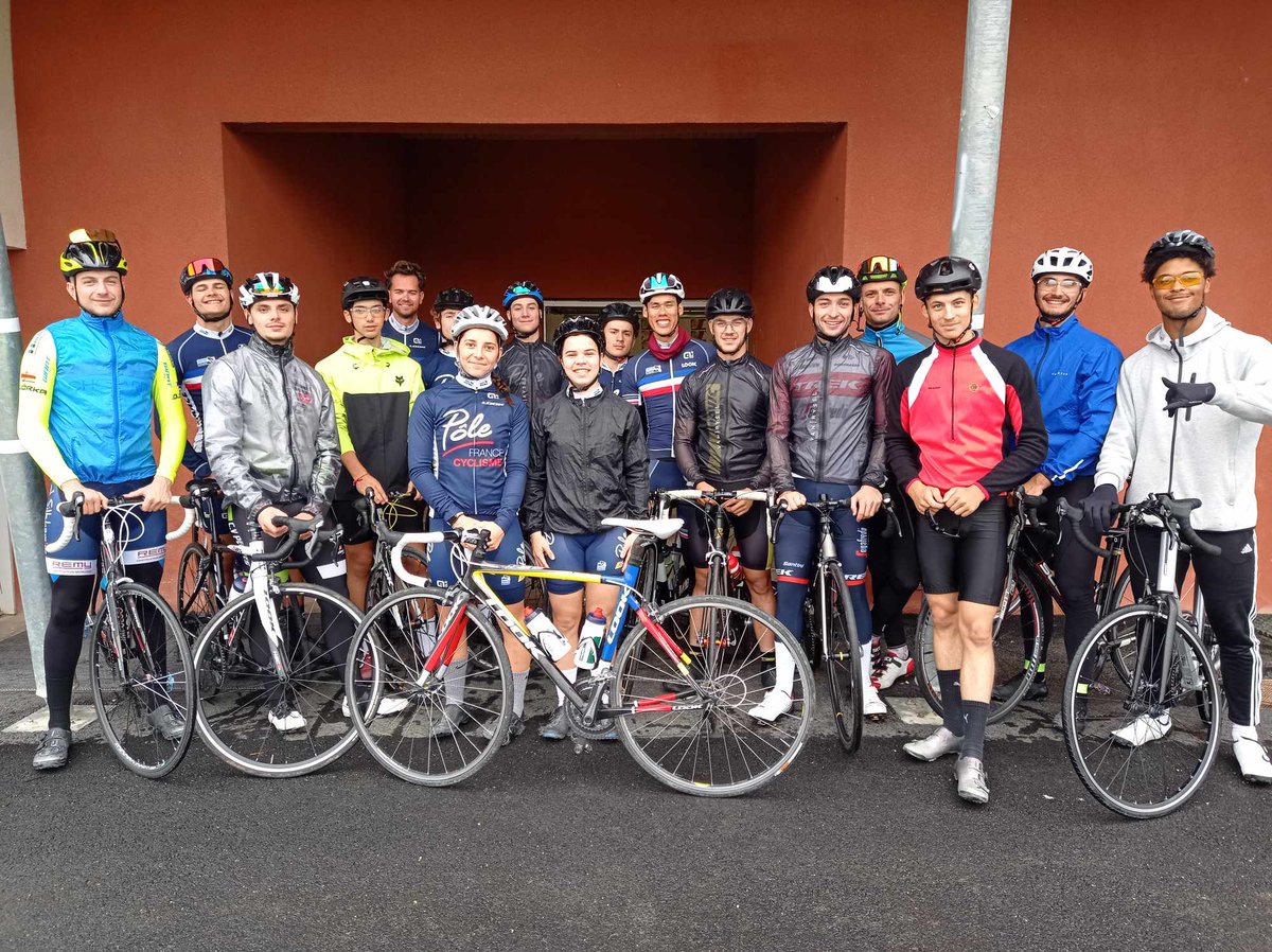 #formationcreps

📅Mercredi 18 octobre, les stagiaires du DEJEPS BMX ont changé leur BMX pour un vélo de route le temps d’une après-midi 🚴

✅L’entrainement des pilotes passe aussi par du travail d’endurance sur des séances de route.  

#creps #bmx #FormationProfessionnelle