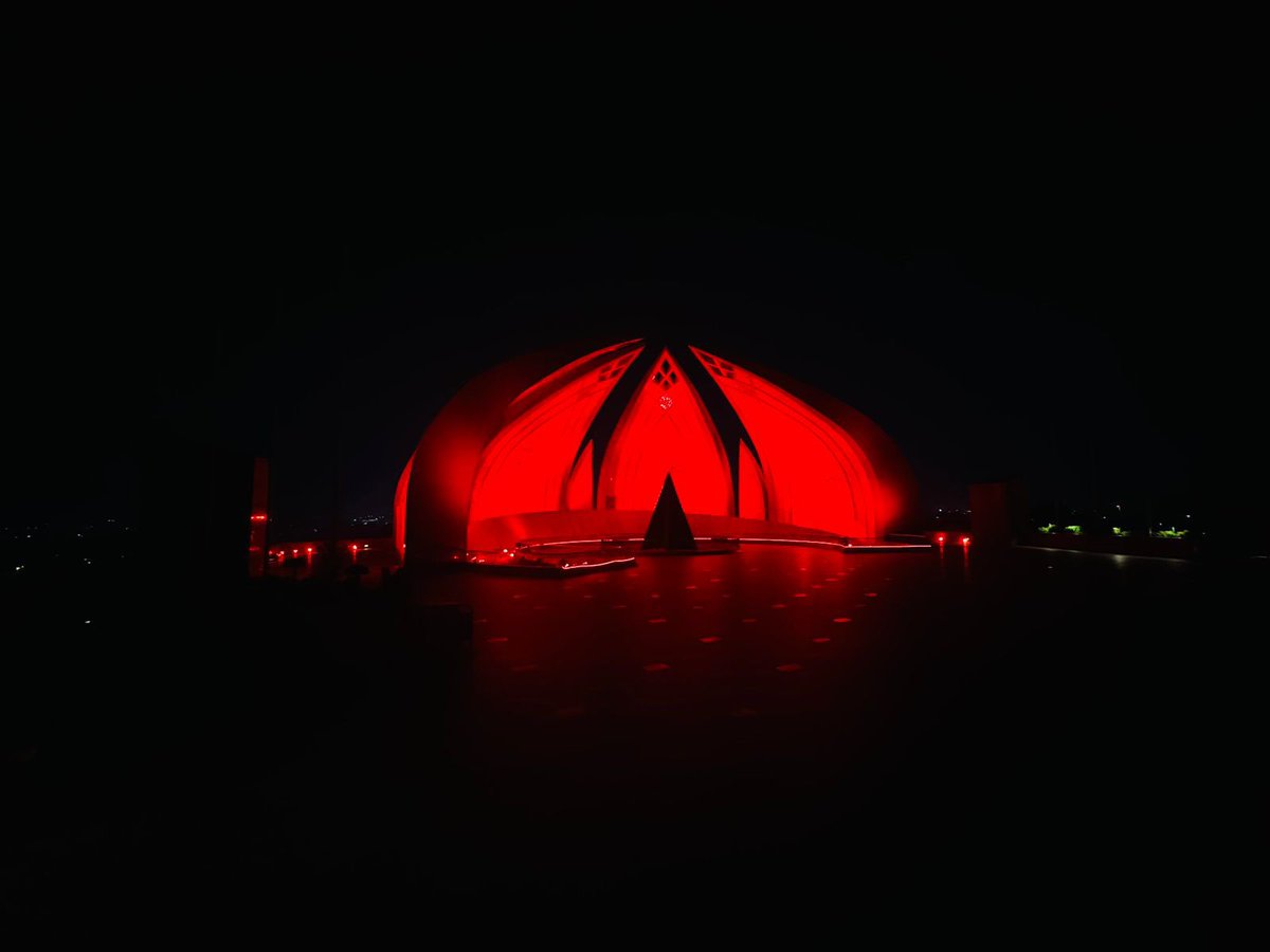 PTANews_'s tweet photo. Pakistan's Monument shining bright in the vibrant colors of the Turkish flag, joining in the celebration of #TurkiyeYüzyılı.
@TrEmbIslamabad
#100yaşında
#PakTürkiyeFriendship #PakTürkDiplomacy
#TwoStatesOneNation🇵🇰🇹🇷 https://t.co/EPqOBTShmY