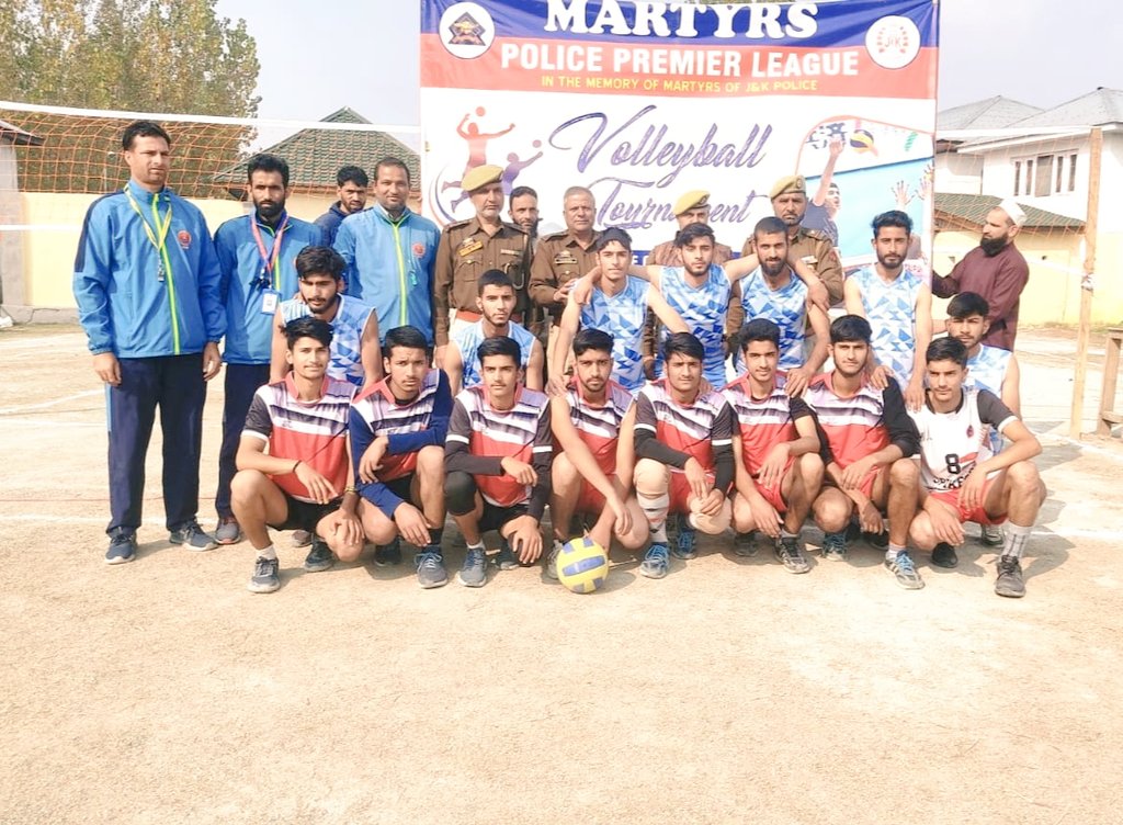 In the memory of Martyrs of J&K Police #Valleyball league was organised at DPL Ganderbal. Teams from across the district participated in the tournament with great zeal and enthusiasm. Final match was played between PHSS Watlar and GHSS Kurhama. The team from Kurhama won the final…