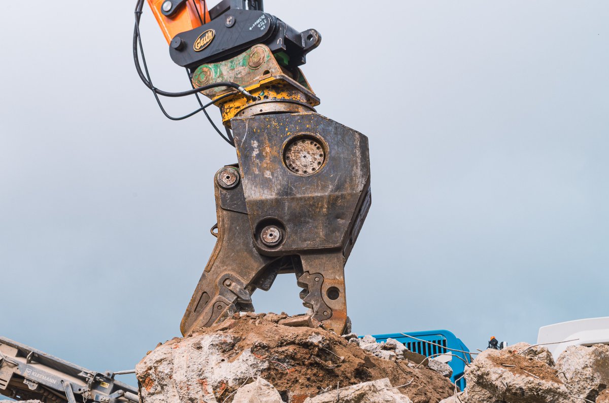 MMachinery's tweet photo. Mount Machinery offer a range of rotating &amp; non-rotating Pulverisers to suit different excavators, ranging from 15 tonnes, all the way up to 85 tonnes.

#attachmenthire #pulverisers #demolition #excavatortools #mountmachinery https://t.co/KA8WY6duDj