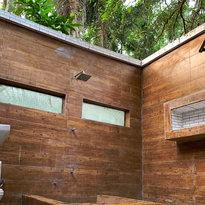 Embracing the purest connection with nature, our morning showers in the open forest at Emerald Forest Reserve are a reminder that we are one with the Earth's beauty 🌿🚿

 #NatureBath #EmeraldForestRetreat