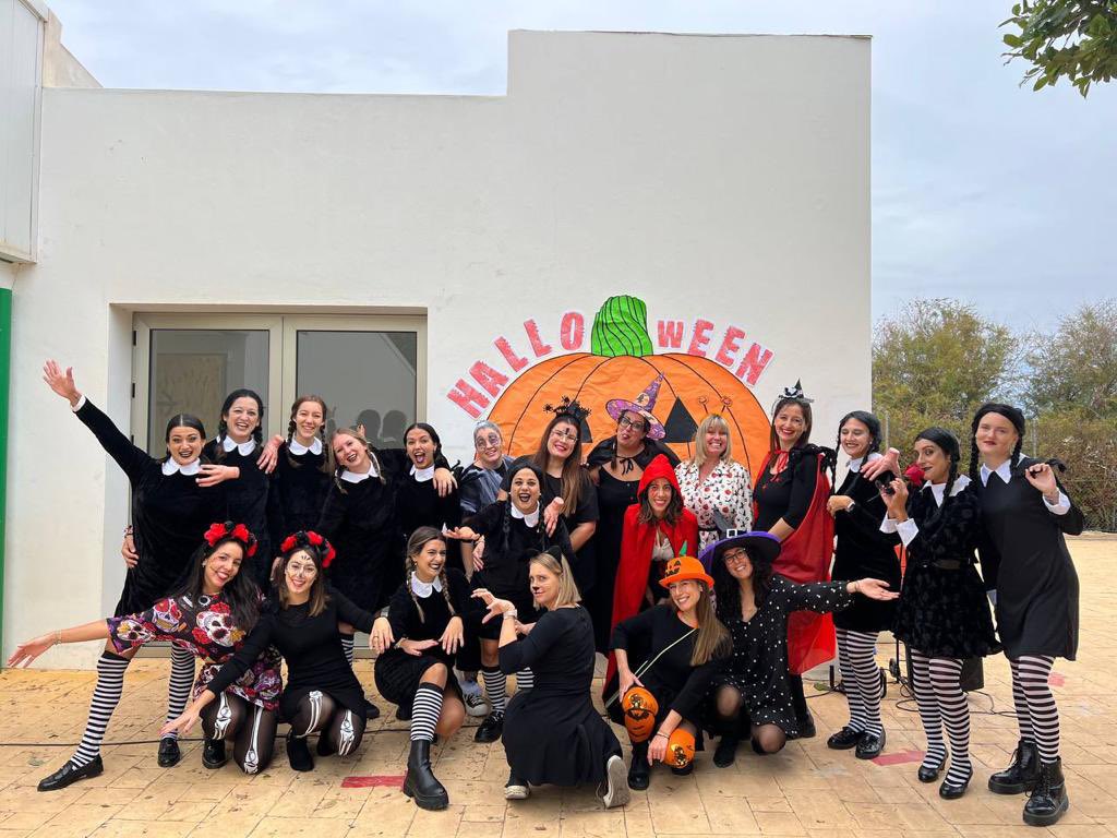 ColegioEP's tweet photo. 𝗛𝗔𝗟𝗟𝗢𝗪𝗘𝗘𝗡 𝟮𝟬𝟮𝟯 ☠️🎃 Truco o trato? We put on our most terrifying clothes to welcome the Halloween evening 2023 ☠️ @MalagaJuventud @AlhdelaTorre https://t.co/qRE8UB0wxA