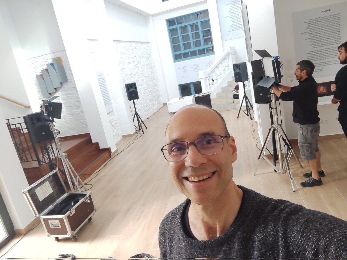 Preparación para el concierto de hoy! Edson Zampronha en diálogo con poemas de Antonio Colinas, en la Casa de la Poesía, La Bañeza, 20:30h, con la participación especial de Antonio Colinas! 
#musicacontemporanea #concierto #antoniocolinas #poesia #halloween #electronica