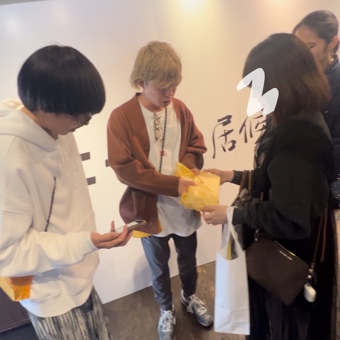2Lowest_'s tweet photo. #ニートと居候とたかさき展 ２年目♡
今回はお友達もできた！！🥺 だから色んなお話を色んな豪華なゲストともニイタのみんなともできた(⸝⸝ᐡ. ̫ .ᐡ⸝⸝)今年も引き続き大阪土産の“月化粧”を差し入れました〜🌕♡ 本当に楽しいポップアップだった今回も会える機会を作ってくれてありがとうだよ🥲🤍 https://t.co/x3lmWToYQu