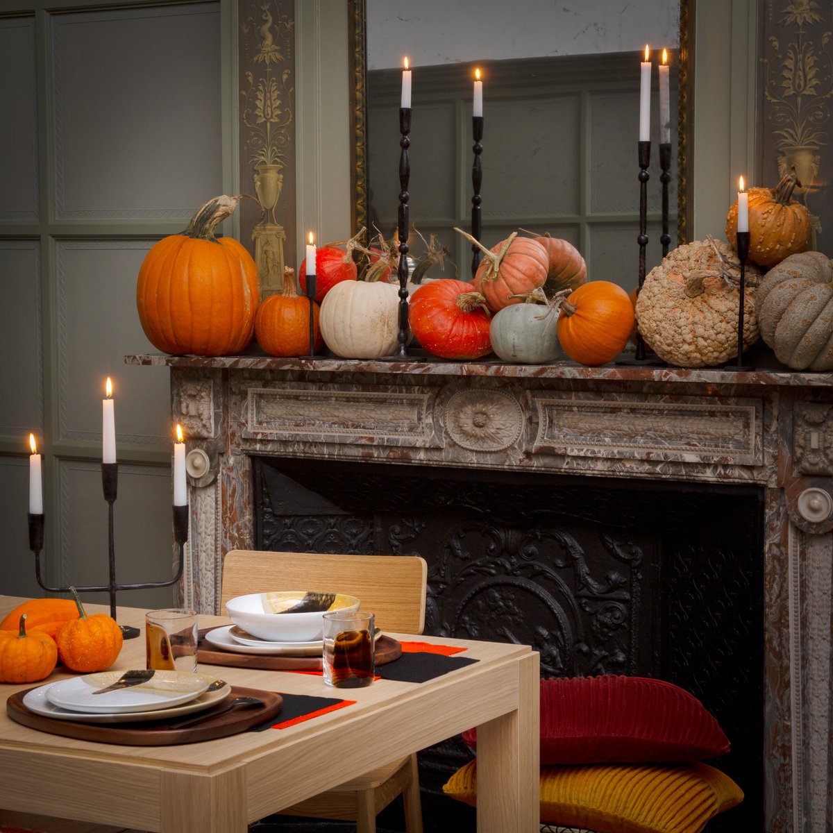 Habitat_ES's tweet photo. Ya hemos puesto las calabazas y las velas, ¡lo tenemos todo listo para esta noche! 🎃 https://t.co/WiFwFL9H23