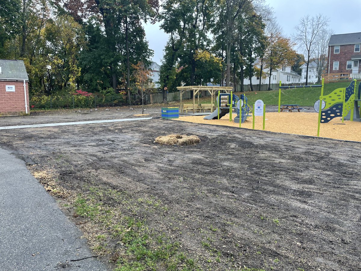 BrocktonHousing's tweet photo. Finalizing some projects at the Washburn Heights playground. Thank you again to @kaboom and The @carmax Foundation. #bha #brocktonhousing #publichousing #playground #playspaceequity #playmatters #brockton #massachusetts #thankyouvolunteers❤️ https://t.co/aUsCwpW9rt