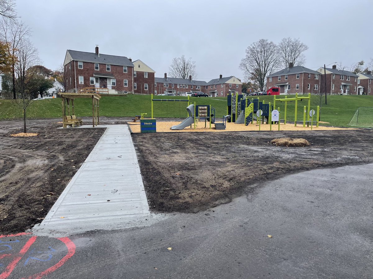 BrocktonHousing's tweet photo. Finalizing some projects at the Washburn Heights playground. Thank you again to @kaboom and The @carmax Foundation. #bha #brocktonhousing #publichousing #playground #playspaceequity #playmatters #brockton #massachusetts #thankyouvolunteers❤️ https://t.co/aUsCwpW9rt