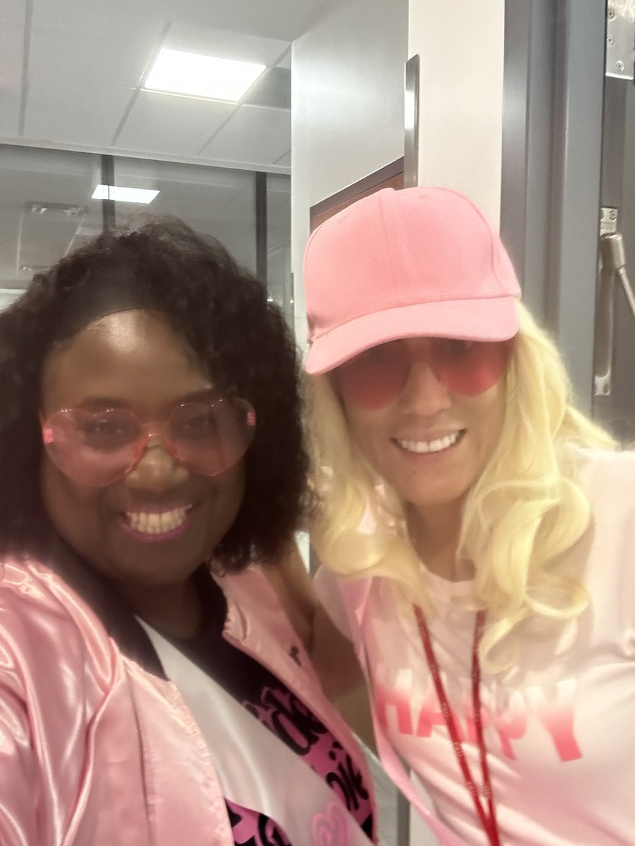 ap_hoff's tweet image. Middles school is ready for Barbie world!!