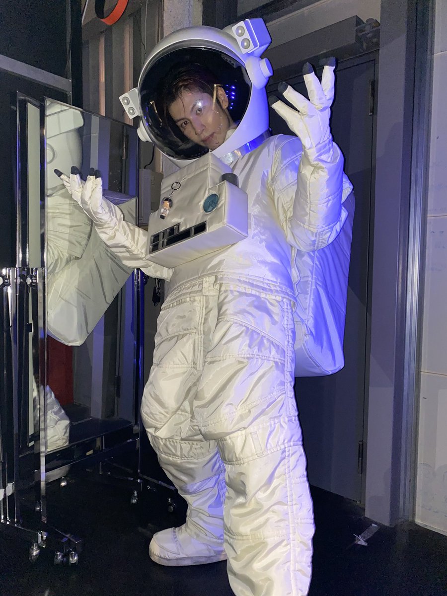 makoto_lo_olzzz's tweet photo. 去年の宇宙飛行士写真🧑🏻‍🚀🚀
#HappyHalloween #ハロウィン https://t.co/3OY9LjwgLO
