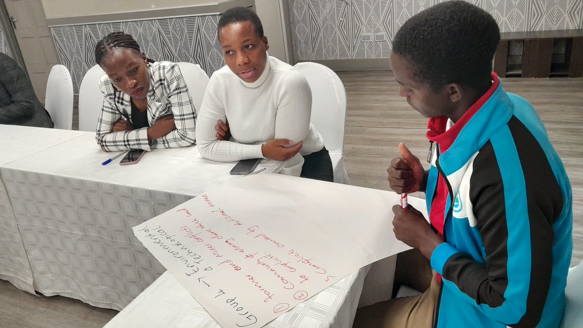 peace_zimbabwe's tweet photo. @HarareCCJP @zhrc365 @GenderZimbabwe @nyahunure @CCMTZimbabwe @ZIMCET1 @MudangweXav @richchere @CAFOD @Mvkays @NPRCZim Group 4: environmental factors affecting peace in communities include conflict between farmers and miners, communities and mining companies, conflict over limited resources
#PeaceForAll #sustainablepeacebuilding https://t.co/JttGMlMKLR