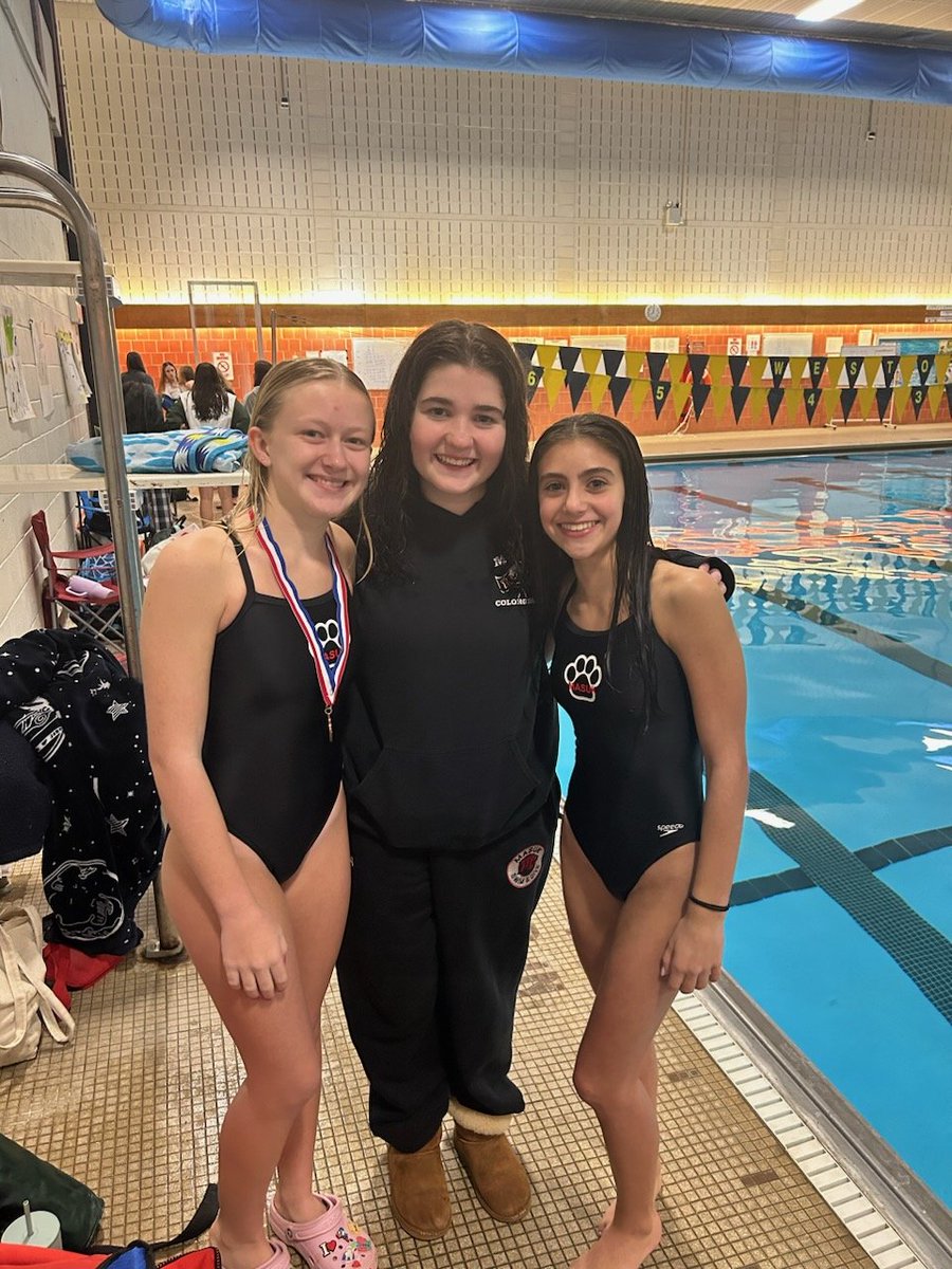 Carly won 3rd place at SWCs tonight! Placed in top 6 🥉

Eliza tied for 9th and Siobhan got 14th