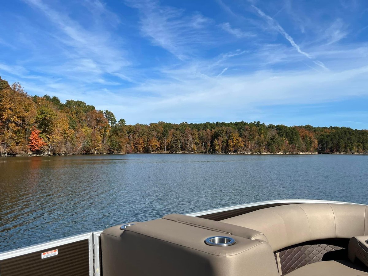 Come work with us… And you can have work days like this, too. 

#marinejob #nowhiring #lakelife #fallvibes #grandpasmarine #wakeboat #boating #lakelife #sml #smithmountainlake #belewslake #belewscreek