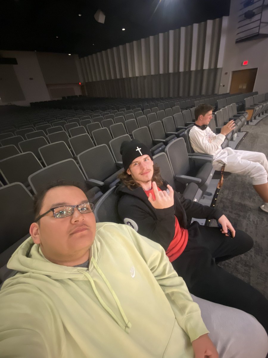 BenDavisHS_BPA's tweet photo. Membership Monday! Our highlight this week is Brian Alcalde. He is the BPA President for this year. He advanced to State for graphic design promotion. He is in his third year of BPA. He enjoys photography and drawing. https://t.co/Gb7AD7qxXy
