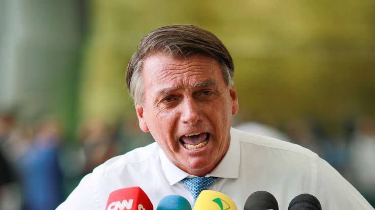 pedrorousseff's tweet photo. 🚨URGENTE!!! Mauro Cid ACABA de CONFIRMAR em delação que Bolsonaro queria ESCONDER alvos da PF no alvorada, pois tinha receio de que seus aliados fossem PRESOS. 

Mas não era a esquerda que tinha bandidos de estimação??? 🤡🤡 https://t.co/sTDBSHJ8oW