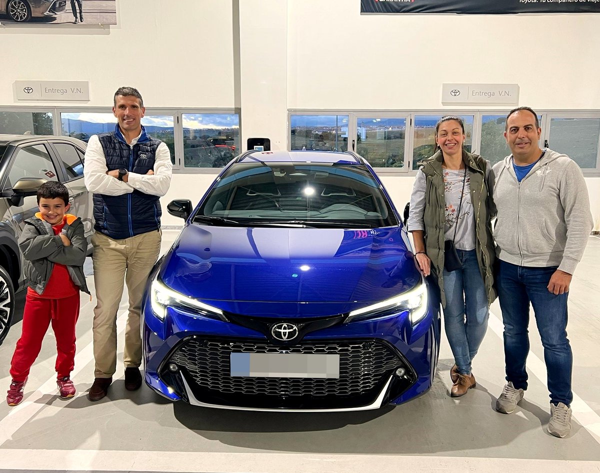 hersamotor's tweet photo. Hace unos meses me encuentro a mi amiga Cristina en Hersamotor, ¡y venía a comprarse un coche! Jajaja! ¡pues ya se lo hemos entregado ¡¡valió la pena la espera para este flamante Toyota Corolla 200H GR Sport color azul florida!!

https://t.co/DRXQMpaJgj https://t.co/BaSFu8a3Ty