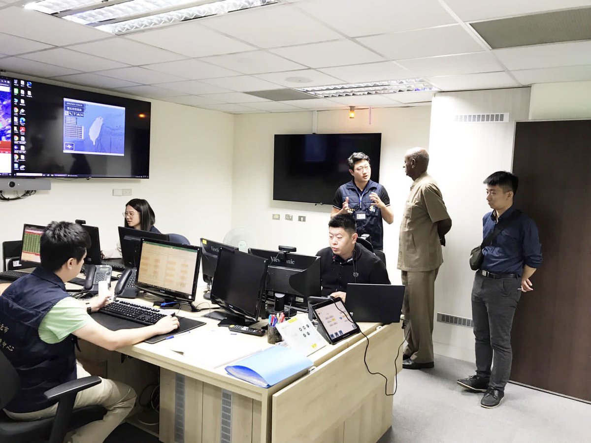 AmbMohamedHagi's tweet photo. We are pleased to facilitate a visit for the Fire Chief of the Republic of Somaliland to see and learn about Taiwan's emergency response operations during times of crisis. Somaliland recently saw unexpected incidents of market fires, prompting Taiwan to express its willingness to provide support in terms of knowledge, expertise, and technical assistance. I express gratitude to the Emergency Operations Centre of Taipei City for cordially receiving our Fire Chief during his visit to Taipei.