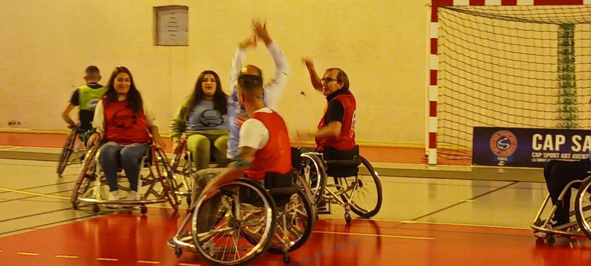 [#FierDAgirVraiment] 🏀 Retour en images sur le tournoi de #basketfauteuil organisé hier par @Equans_France et l'association 𝗖𝗔𝗣 𝗦𝗔𝗔𝗔 de Torcy.

Pas de quartier ! Toute la journée, agents de la ville & collaborateurs se sont affrontés en ♿️ pour découvrir divers #handicap.