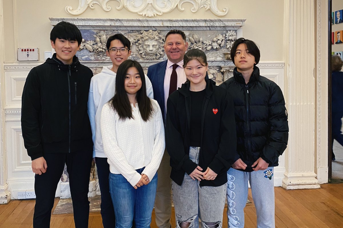 Assistant Head Dave Watkin is visiting #Tokyo on Thursday. Ahead of his journey, he met with Japanese pupils at Culford to learn more about their culture. It was a fantastic break time filled with laughs and advice! #internationalboardingschool #japan #culfordschool