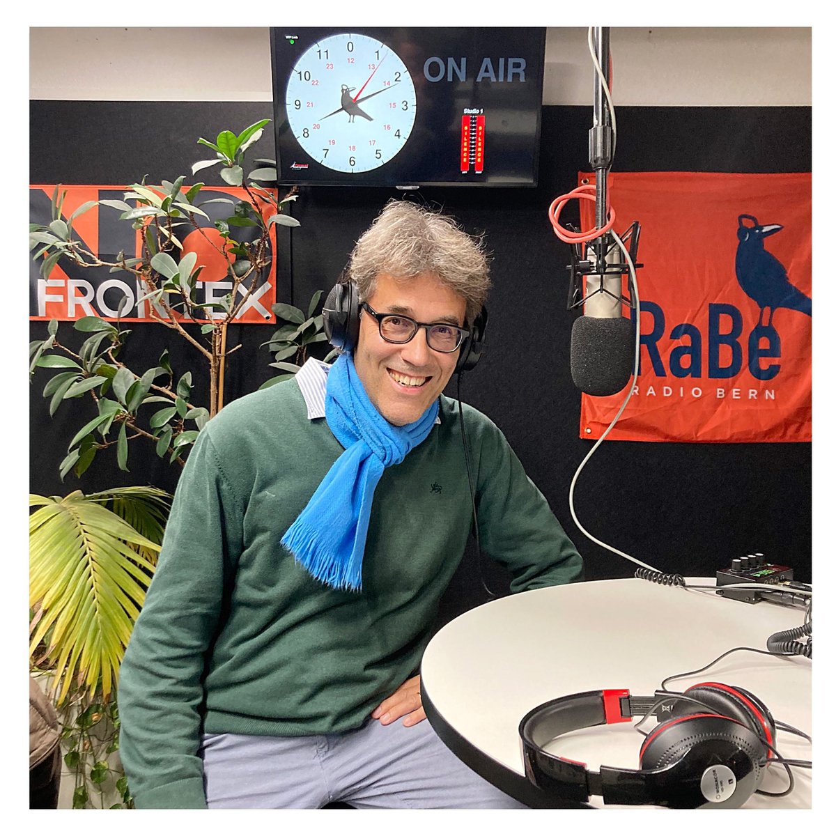 Science et Cité (@scienceetcite) on Twitter photo Unser Geschäftsführer <a href="/PhilippBurkard1/">Philipp Burkard</a> war zu Gast in der Sendung #CarnotzetVoltaire von <a href="/radiorabe/">Radio Bern RaBe</a>.🎤
Er hat u. a. über unsere Projekte gesprochen, das Vertrauen der Gesellschaft in die #Wissenschaft und die bevorstehende #ScienceComm23.
.
#wisskomm
bit.ly/473x7ZM Unser Geschäftsführer <a href="/PhilippBurkard1/">Philipp Burkard</a> war zu Gast in der Sendung #CarnotzetVoltaire von <a href="/radiorabe/">Radio Bern RaBe</a>.🎤
Er hat u. a. über unsere Projekte gesprochen, das Vertrauen der Gesellschaft in die #Wissenschaft und die bevorstehende #ScienceComm23.
.
#wisskomm
bit.ly/473x7ZM