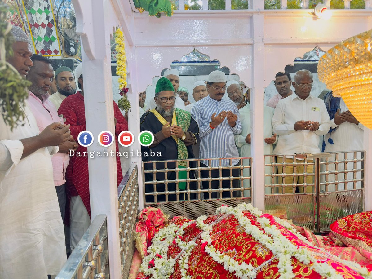 dargahtaqibaba's tweet photo. Urs Dargah Taqi Baba Rh Narayanpet
K Moqe per MLA Narayanpet Ne Dargah Me Hazri Di

@SRReddyBRS 
@syedmustafa__ https://t.co/nIqBF98ME1