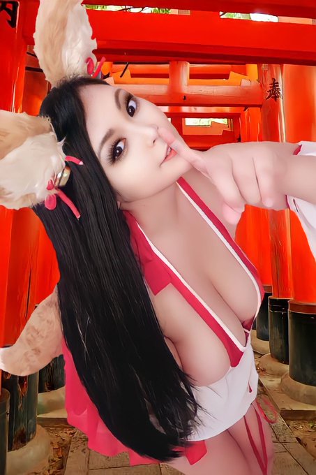 👻🎃HappyHalloween🎃👻  今年は狐の巫女さんです🦊  どっちの私が好き？ https://t.co/WnIYRmpgf9