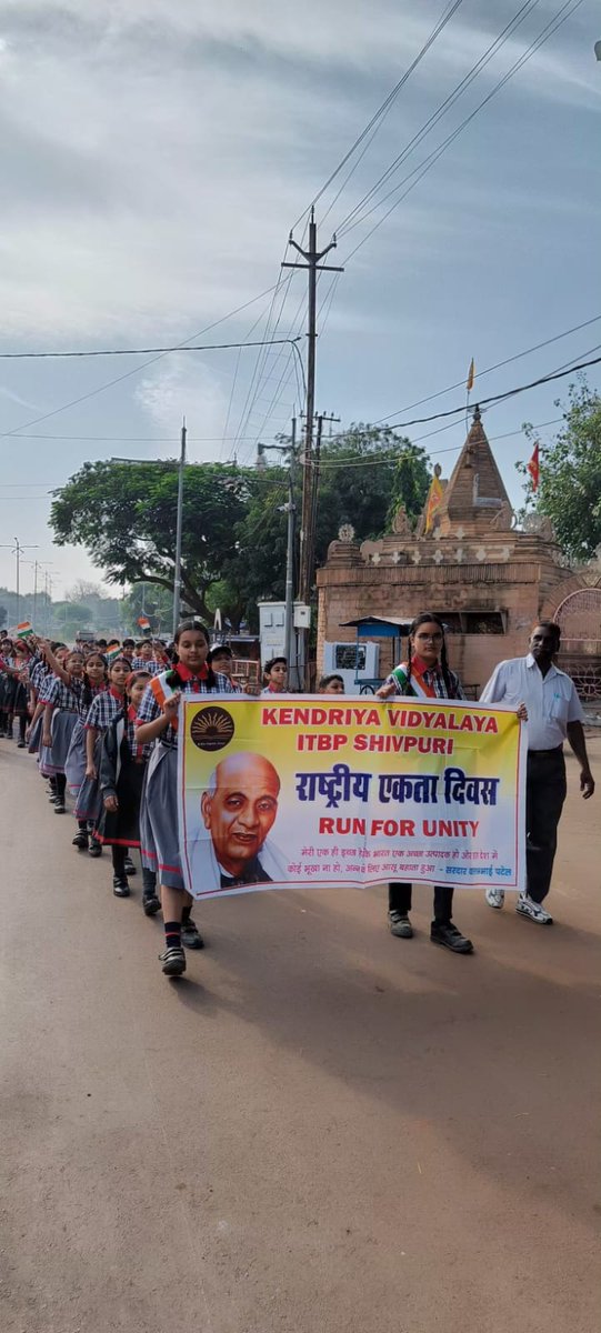 kvitbpshivpuri's tweet image. NATIONAL UNITY DAY 2023 CELEBRATION
#NationalUnityDay 
#NationalUnityDay2023 
#UnityRun 
@EduMinOfIndia 
@KVS_HQ 
@kvs_bhopal