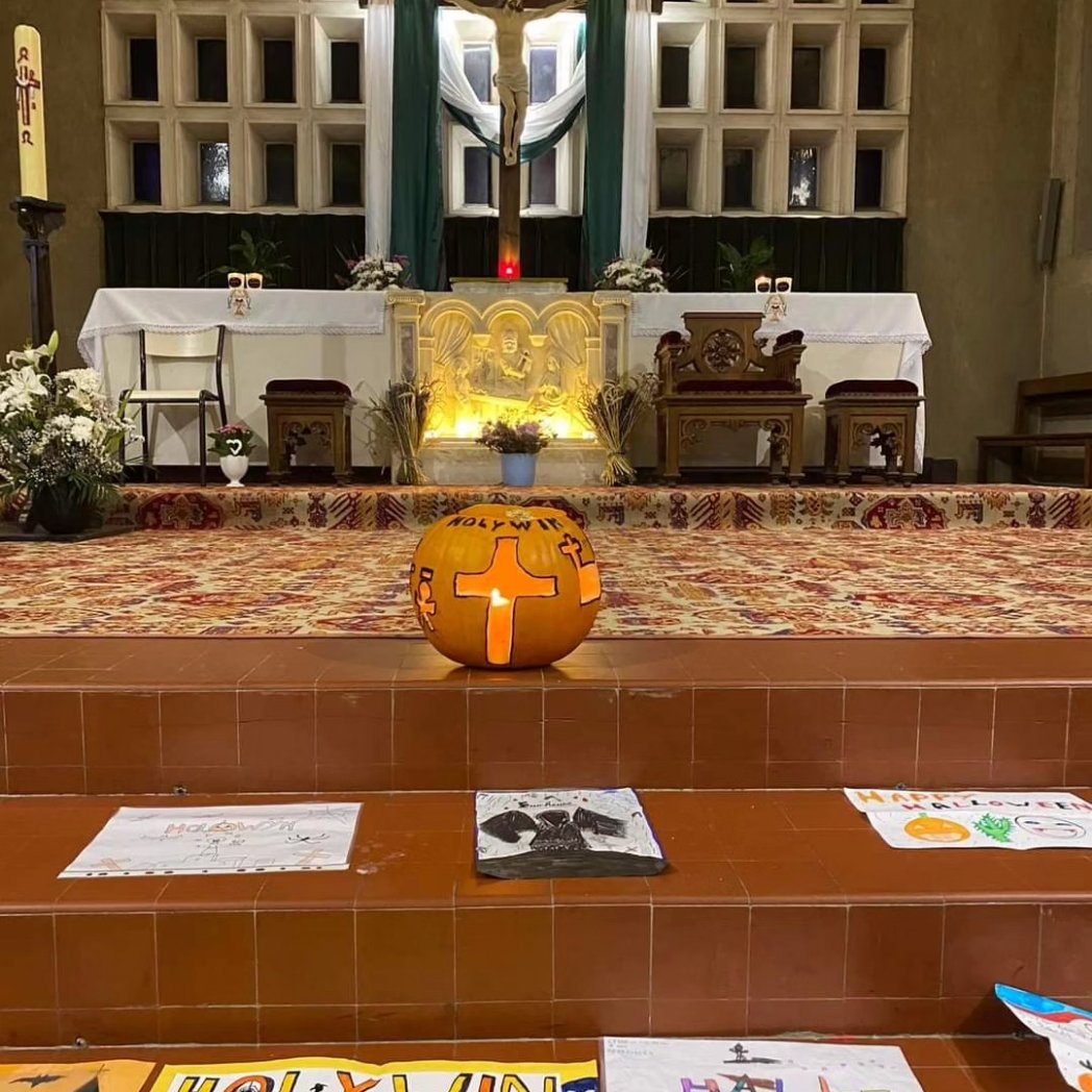 DiocesedeBayeux's tweet photo. Une église près de Caen prend Halloween à contrepied : son curé veut faire la fête autrement. Un défi à relever pour évangéliser. #Argences https://t.co/E9ZFxQu5xT https://t.co/h1uYnrUOyK