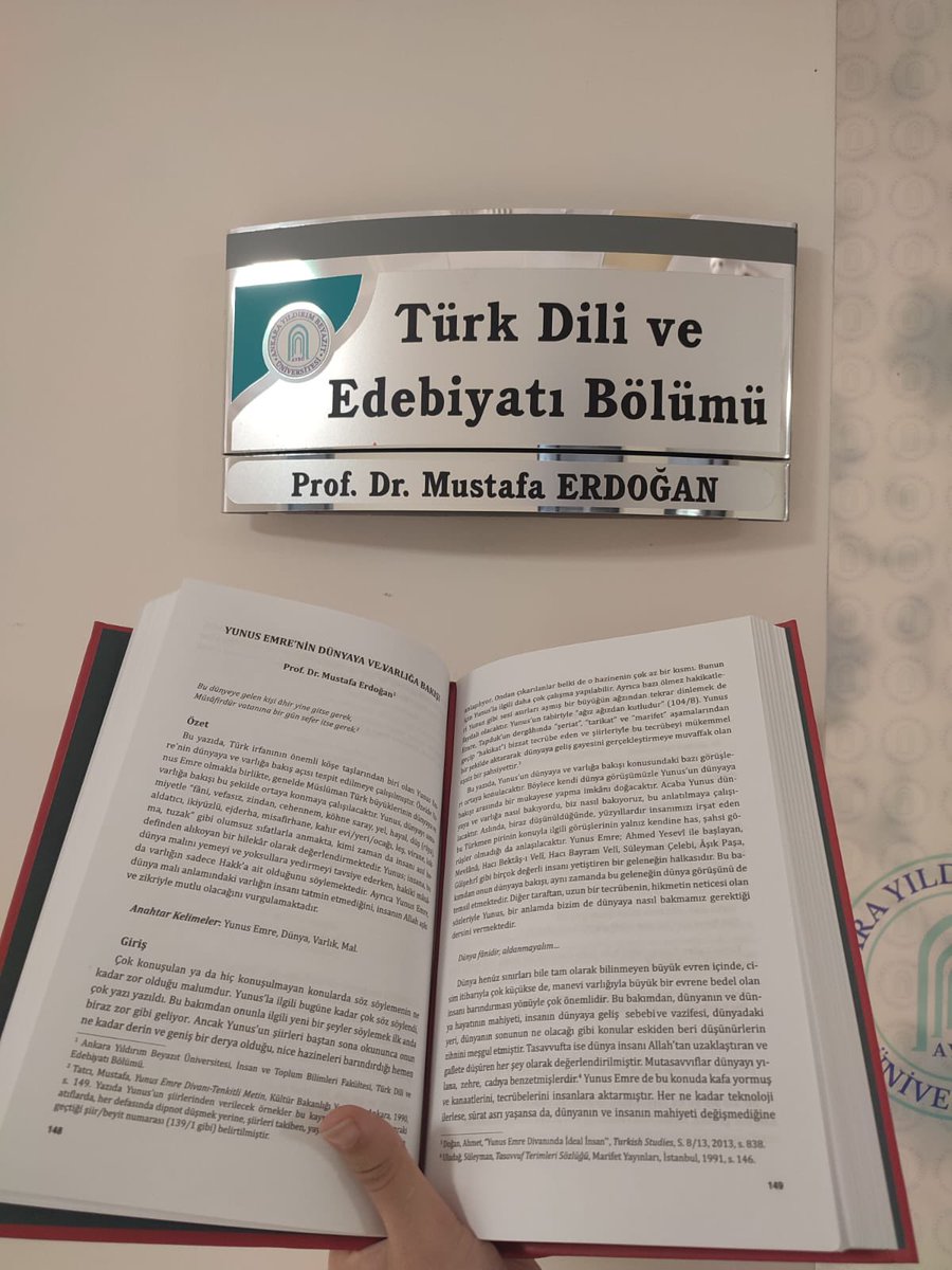 Türk Dili ve Edebiyatı Bölümü Başkanı aynı zamanda Eski Türk Edebiyatı Anabilim Dalı Başkanı Prof. Dr. Mustafa Erdoğan'ın "Yunus Emre'nin Dünyaya ve Varlığa Bakışı" başlıklı yazısı "72 Millete Yunusça Bakmak" adlı eserde yayımlanmıştır. Hocamıza tebriklerimizi iletiriz.