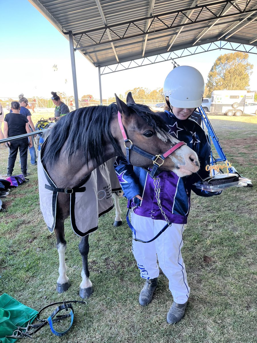 When you win your first race at @CMTrackside on Breeders Challenge day, it’s essential to share a chocolate cake with your best friend to celebrate <a href="/HRNSW_Harness/">Harness Racing NSW</a> <a href="/Sarahtowers7/">Sarah towers</a> well done Sophie and Dodger!