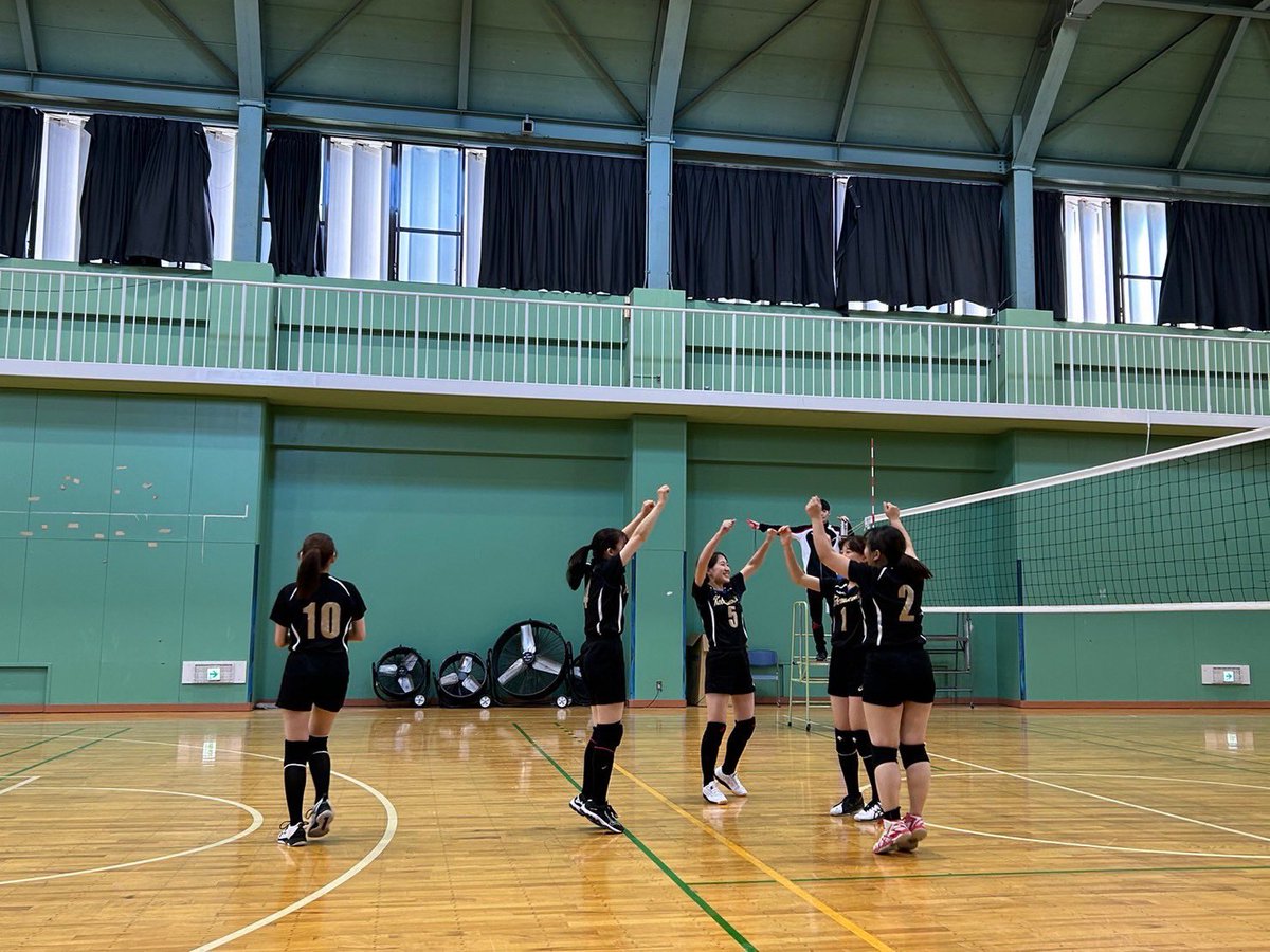 10/29に近医体が行われました！
新チームとして初めての大会でしたが、見事優勝することが出来ました🏆✨️
次は12月の新人戦、来年3月の医歯薬に向けて頑張ります🔥💪🏻