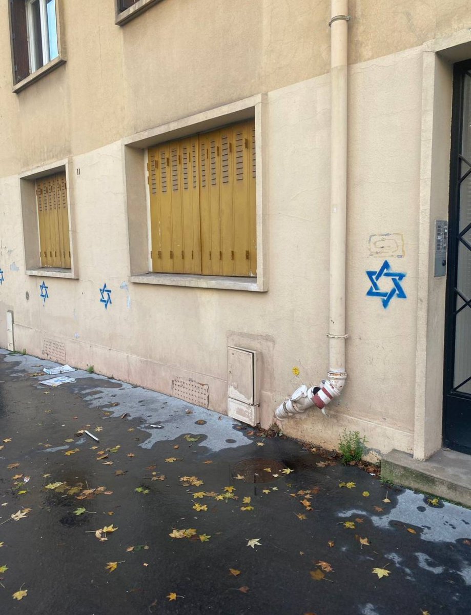 LucBernard's tweet photo. In Paris currently Jewish homes are being tagged. https://t.co/GL3C91p6oq