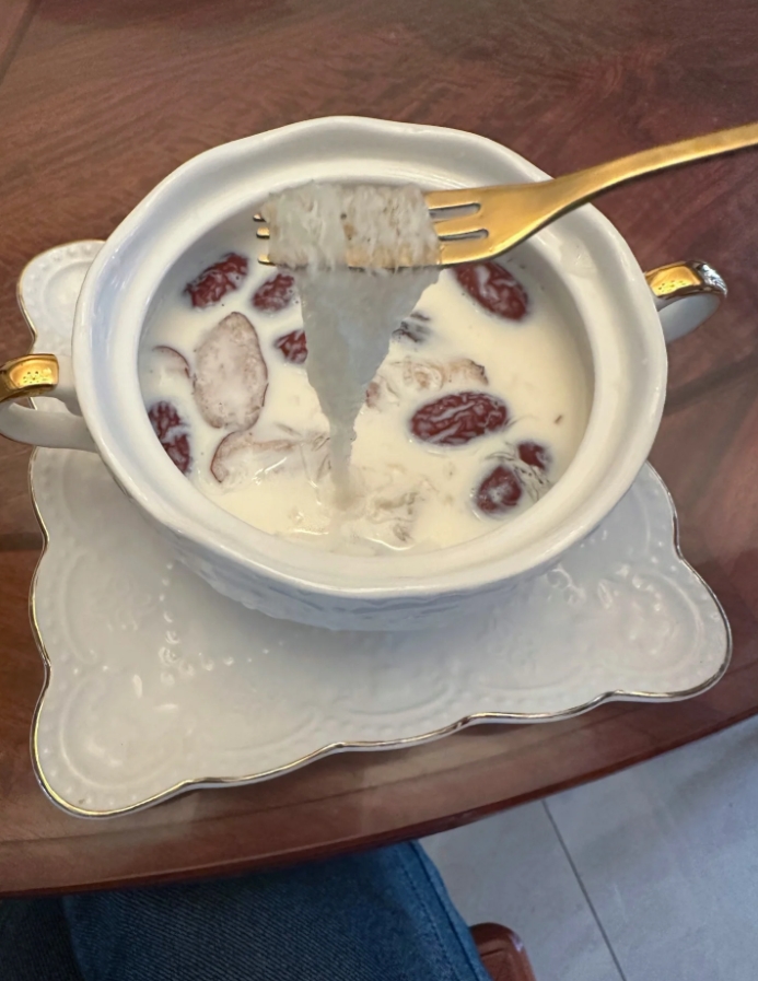 suogelan56's tweet photo. milk bird's nest https://t.co/HWlvRe3PnS