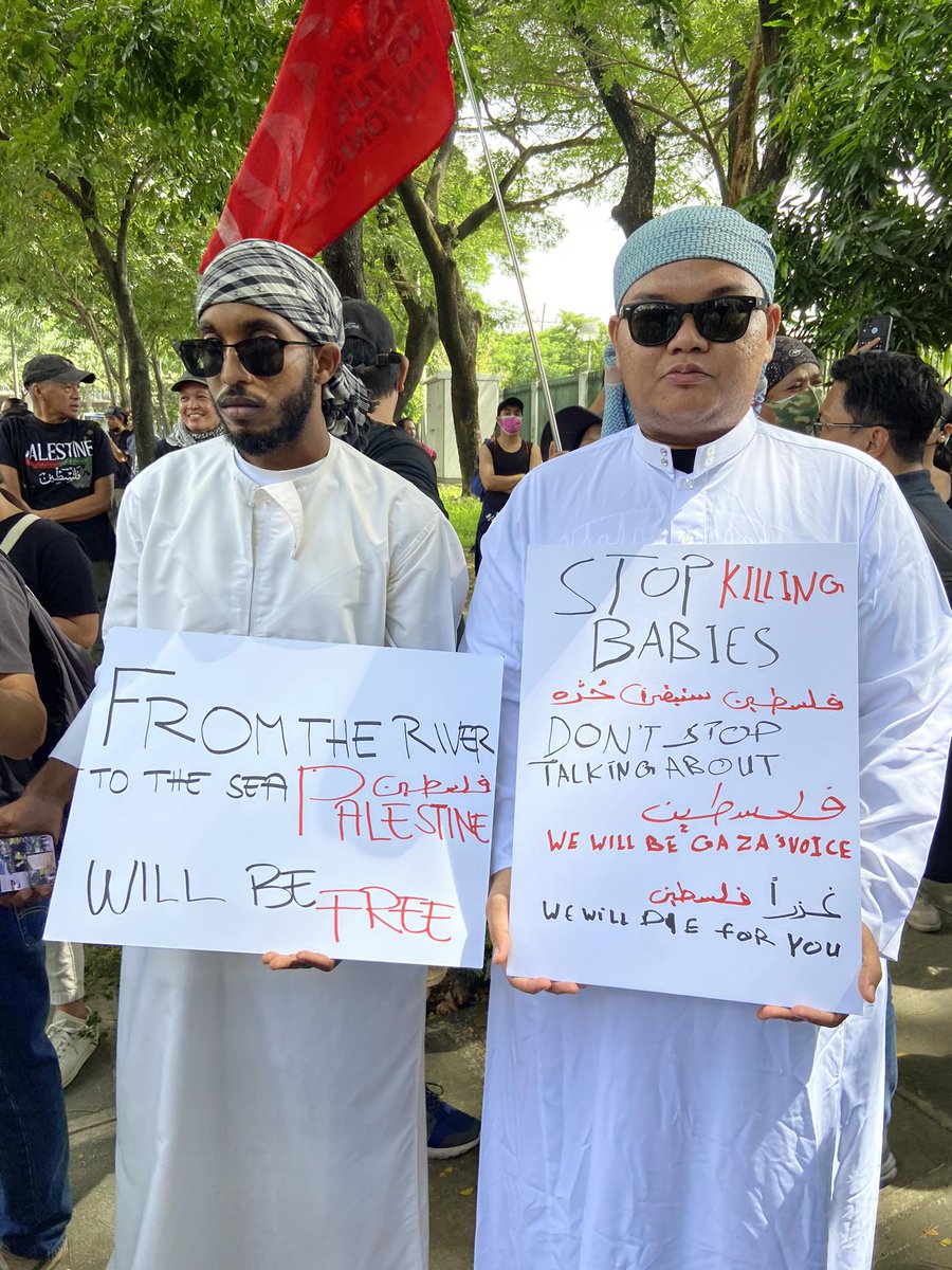 LFSNCR's tweet photo. LONG LIVE INTERNATIONAL SOLIDARITY! 

Ngayong araw, binigyang diin natin na hindi kailanman mag-iisa ang mga Palestino sa kanilang laban. Ang laban ng mga Palestino ay laban din ng mga Pilipino mula sa deka-dekadang pang-aapi ng Israel at imperyalistang US. 

📸 Dave Quigao https://t.co/qJjOQCZbqS