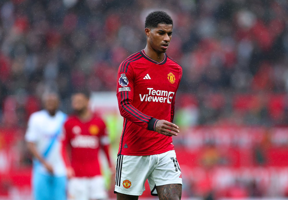 DeadlineDayLive's tweet photo. 🚨 Marcus Rashford partied in a nightclub after Manchester United's emphatic derby defeat - just hours before he was due to report for training on Monday morning.

(Source: @TeleFootball) https://t.co/l93YkmVf3v