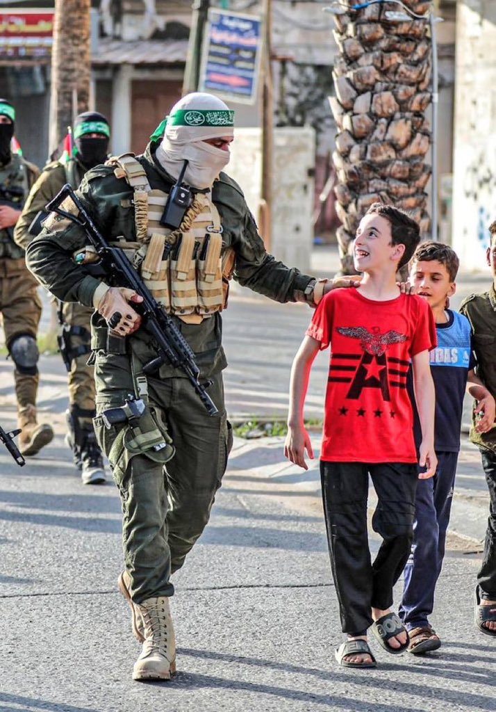 Success_Jungle's tweet photo. #photo of the day 🤩 
Look at the Gloss in this children eyes ❤️‍🩹🇵🇸
I hope he still alive to this moment 🤕💔
#FreePalestine #FreePalenstine #غزة_تنتصر #غزة_تباد_والرياض_تحتفل #الهلال_الحزم #NoOilForIsrael #حماس #HamasIsNotTerrorist https://t.co/HFUoYs8yA6