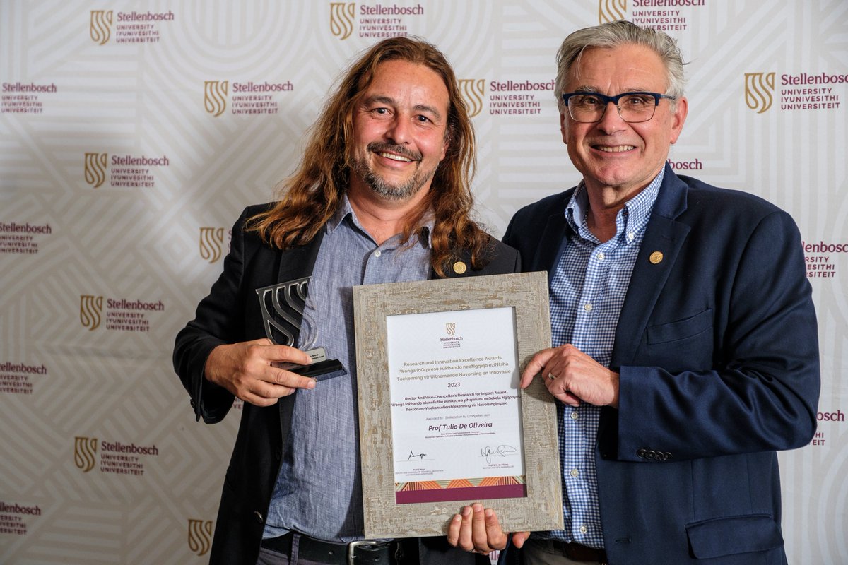 A remarkable night at <a href="/StellenboschUni/">Stellenbosch University</a>'s Research &amp; Innovation Awards! 🎉 Director and an awesome leader, Prof. <a href="/Tuliodna/">Tulio de Oliveira</a> received the Rector &amp; Vice-Chancellor's Research for Impact Award, and CERI took home the DVC Interdisciplinary Award for exceptional research! 🙌🏆🌐🔬