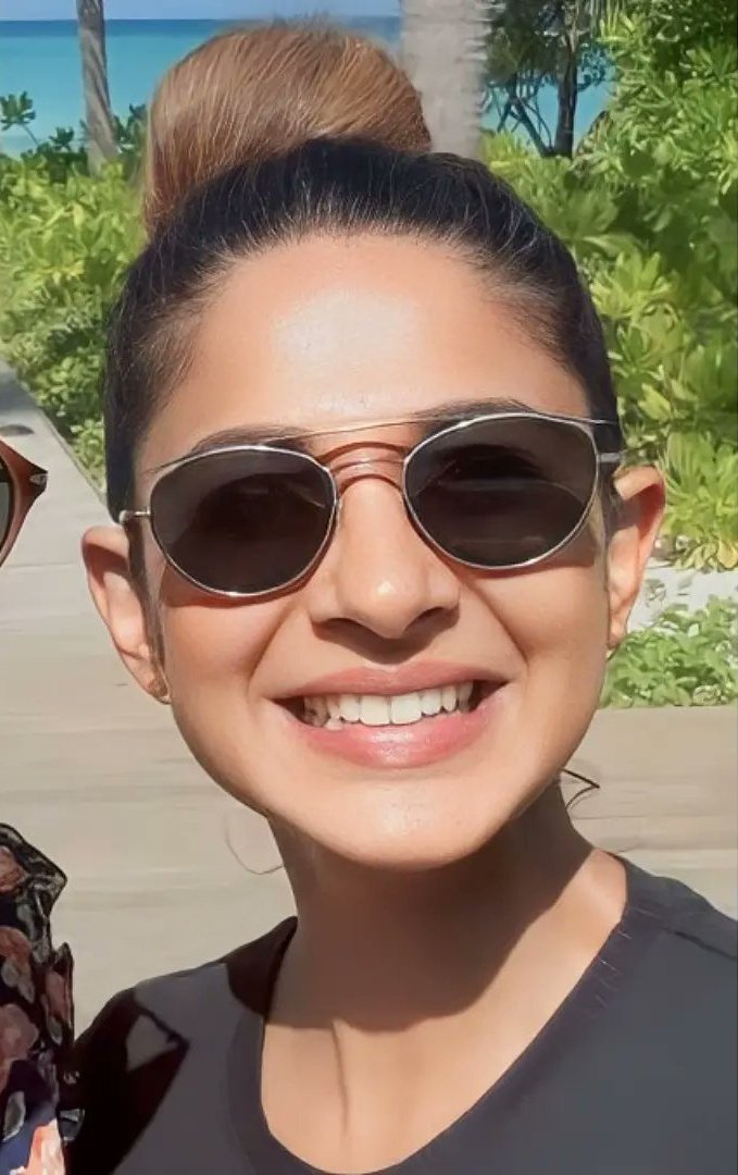 UnofficialJenn1's tweet photo. Her ‘million dollars smile’, the simplest miracle that she can create anytime
#jenniferwinget https://t.co/8xFjJORYXN