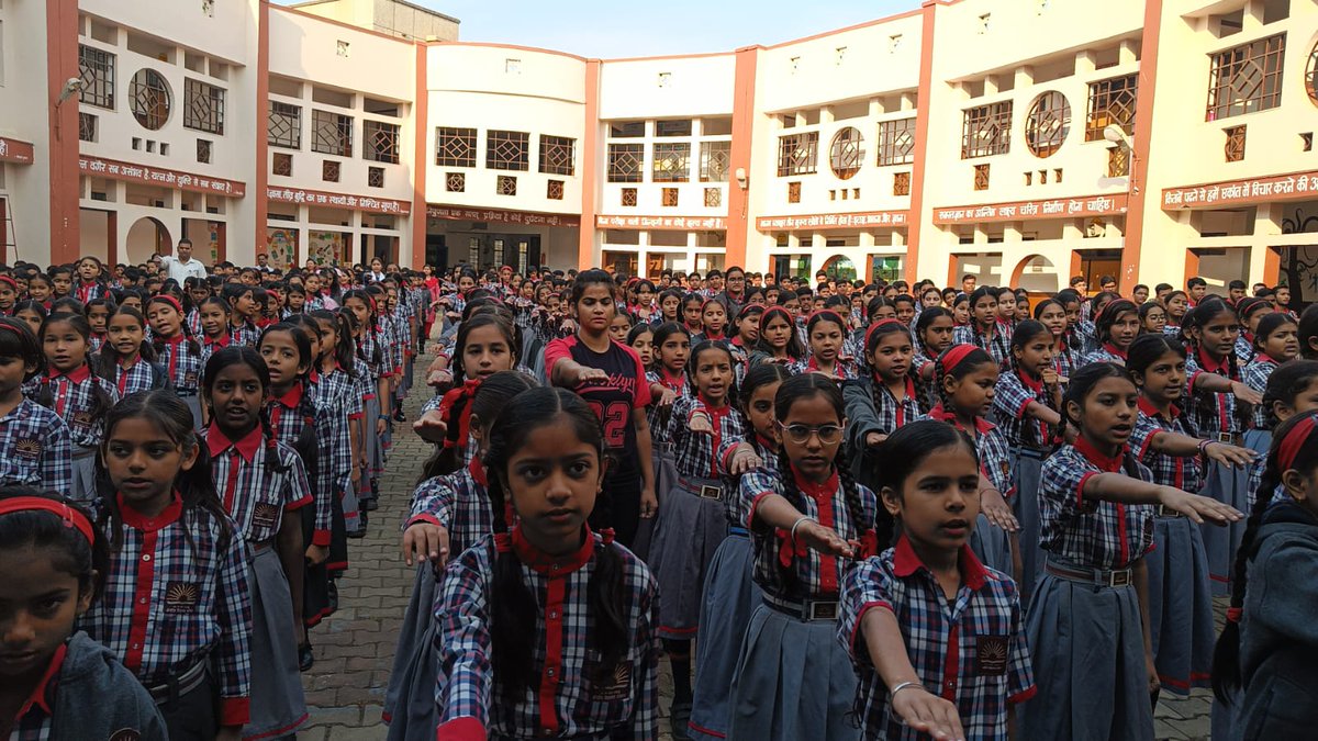 kvitbpshivpuri's tweet image. भारत के प्रथम उप प्रधानमंत्री एवं लौह पुरुष सरदार वल्लभ भाई पटेल का जन्मोत्सव विद्यालय में एकता दिवस के रूप में बड़े ही हर्षोल्लास के साथ मनाया गया | इस अवसर पर एकता की प्रतिज्ञा एवं एकता के लिए दौड़ का आयोजन किया गया |
#unityday2023 
#unityrun
@kvs_bhopal
@KVS_HQ