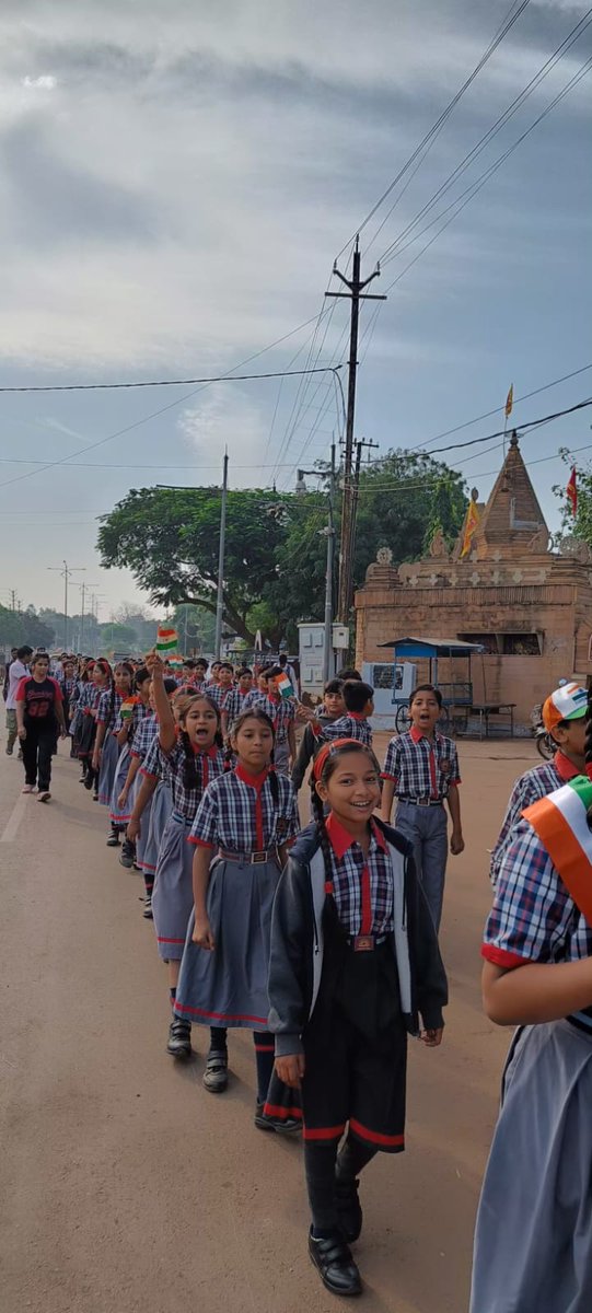 kvitbpshivpuri's tweet image. भारत के प्रथम उप प्रधानमंत्री एवं लौह पुरुष सरदार वल्लभ भाई पटेल का जन्मोत्सव विद्यालय में एकता दिवस के रूप में बड़े ही हर्षोल्लास के साथ मनाया गया | इस अवसर पर एकता की प्रतिज्ञा एवं एकता के लिए दौड़ का आयोजन किया गया |
#unityday2023 
#unityrun
@kvs_bhopal
@KVS_HQ