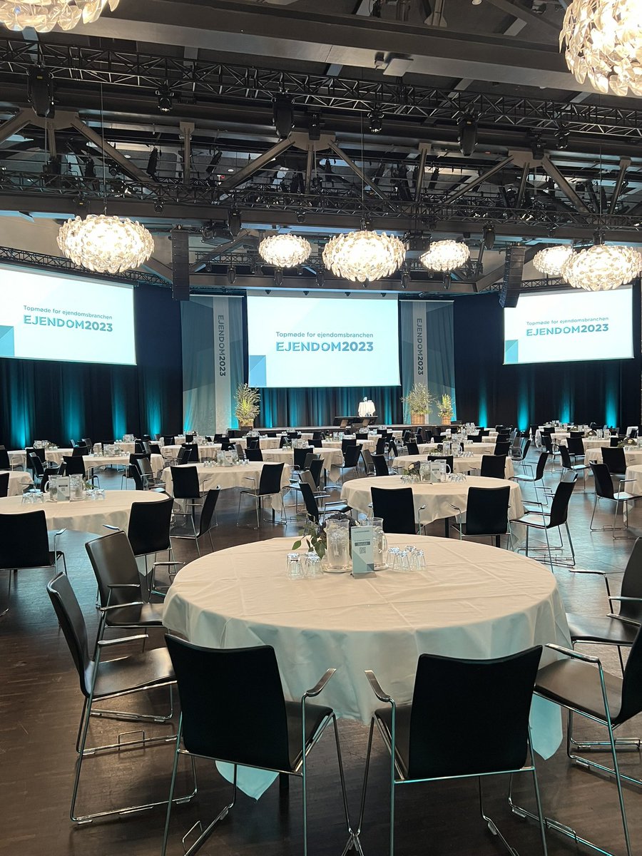 Så er vi klar til #EJENDOM23 💫 <a href="/EjendomDK/">EjendomDanmark</a> <a href="/MariaRaskHetoft/">Maria Rask Hetoft Larsen</a> <a href="/MikAlsoe/">Mikkel Alsø</a>