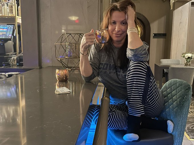 This is the definition of Zen.. to go from pajamas at a hotel lobby bar to .. well hoping to seduce a<a href="/tag/redhead"class="tags"><span>#redhead</span></a><a href="/tag/glasses"class="tags"><span>#glasses</span></a><a href="/tag/happyeaster"class="tags"><span>#happyeaster</span></a>