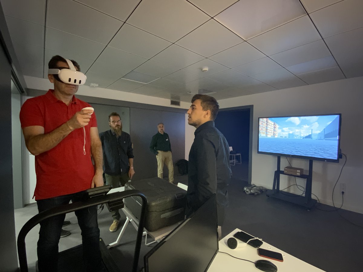 ibv_org's tweet photo. FORVIA Faurecia visita el IBV para probar in situ los avances logrados en el proyecto #iMoLab como empresa colaboradora en el mismo. 

Proyecto financiado por el programa 2022 de ayudas del @GVAivace.

#IVACE #movilidad #movilidadsostenible #movilidadinteligente #proyectoIBV #EU https://t.co/PIpRIdHmJw