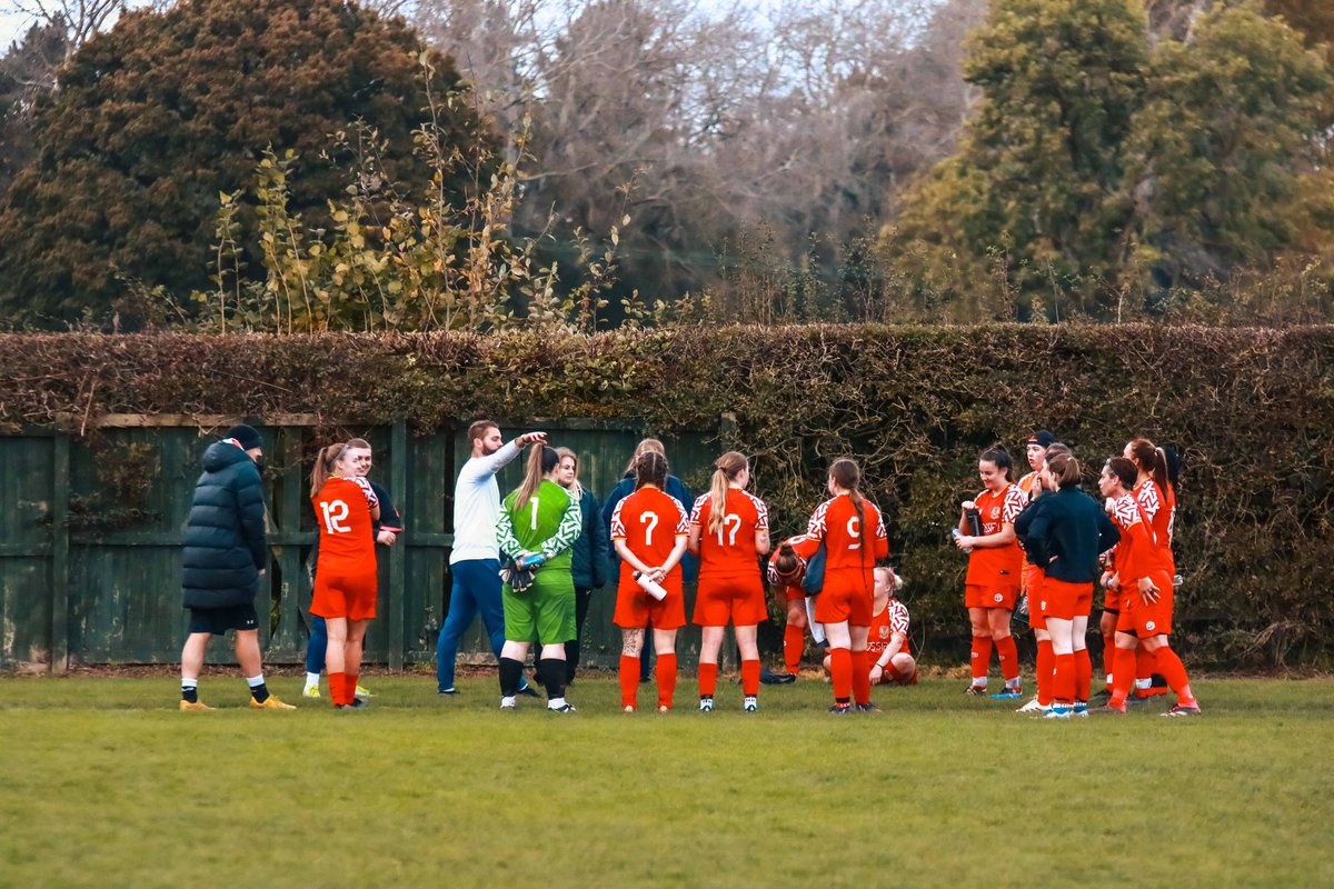 eccleshallfcw's tweet photo. - We do things here as a Team 🦅💙

(📸 Simon Moore)

#team #teamwork #teameffort #teammentality #players #staff #group #collective #unit #teamunit #discussion #talk #talking #eccleshallfcwomen #eagles https://t.co/brugebYVia