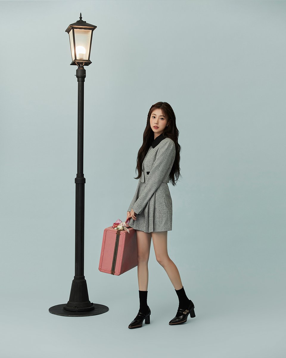 ['𝟮𝟯 𝗪𝗶𝗻𝘁𝗲𝗿]
𝐌𝐲 𝐑𝐨𝐦𝐚𝐧𝐭𝐢𝐜 𝐏𝐥𝐚𝐲

🏷 배색 카라 2in1 플리츠 원피스 (RMOWD4VR24)

▶ vo.la/7i5RF

#로엠 #Roem #나만의로혬
#강혜원 #KangHyewon